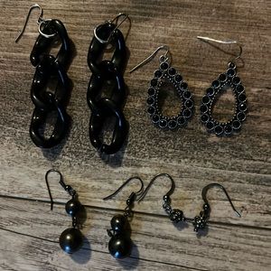 Black earrings set of 4